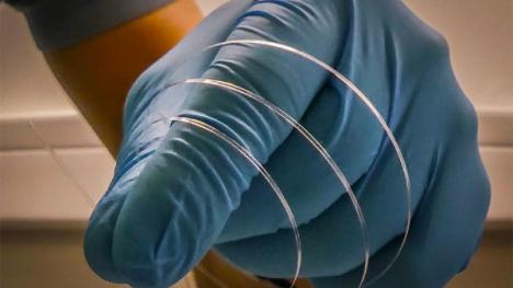 Platt fiber ger tusen gånger känsligare trycksensor