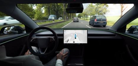 Litauen tillåter självkörande Tesla