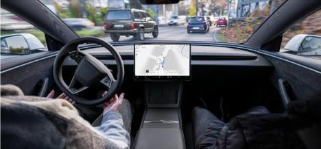 Tesla kör snart på egen hand i Sverige