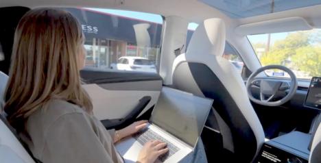 I Houston rullar två obemannade Teslataxi, dito Dallas 