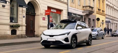 Europas första bemannade robotaxi kinesisk